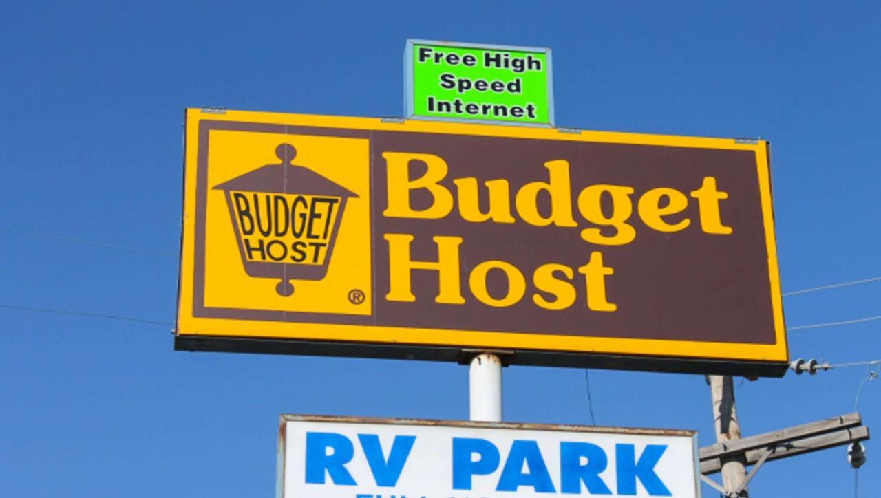 Golden Wheat Budget Host Inn Junction City Exterior photo