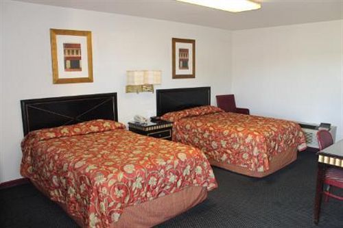 Golden Wheat Budget Host Inn Junction City Exterior photo