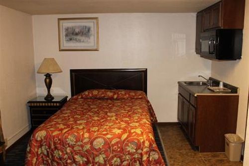 Golden Wheat Budget Host Inn Junction City Exterior photo
