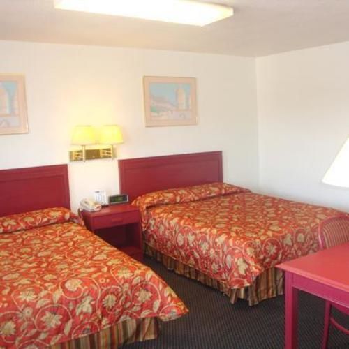Golden Wheat Budget Host Inn Junction City Exterior photo