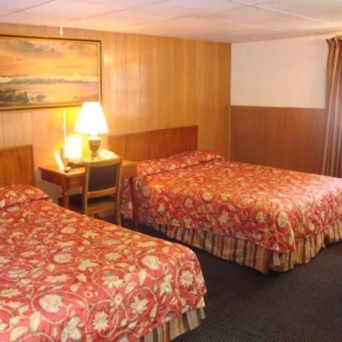 Golden Wheat Budget Host Inn Junction City Exterior photo
