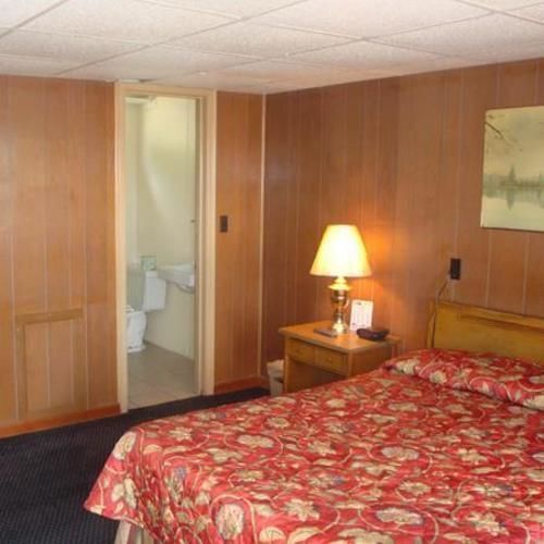 Golden Wheat Budget Host Inn Junction City Exterior photo