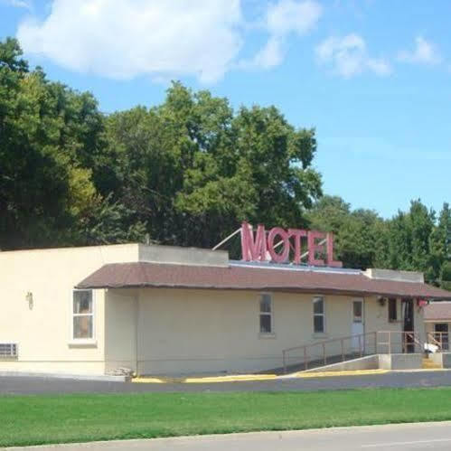 Golden Wheat Budget Host Inn Junction City Exterior photo
