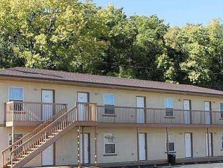 Golden Wheat Budget Host Inn Junction City Exterior photo