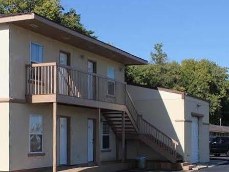 Golden Wheat Budget Host Inn Junction City Exterior photo